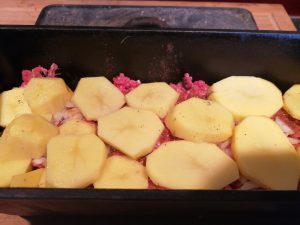 Hack-Kartoffel-Spargel-Auflauf aus der Petromax k4