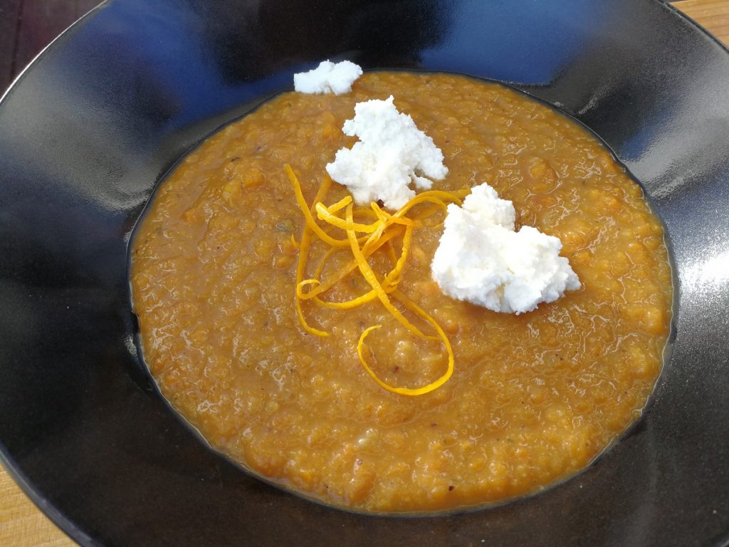 Wurzel-Ingwer-Lebkuchen-Suppe aus dem Dutch Oven