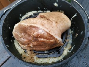 Eisbein mit Sauerkraut aus dem Dutch Oven_